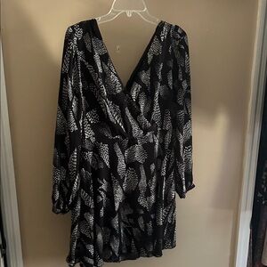 Express Black and White Patterned Long Sleeve Dress